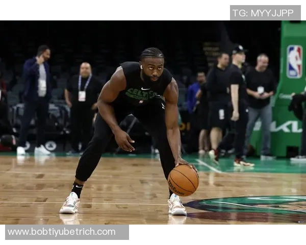 杰伦布朗携手生发品牌米切尔调侃兄弟直接变现的幽默互动 杰伦布朗携手生发品牌米切尔调侃兄弟直接变现的幽默互动