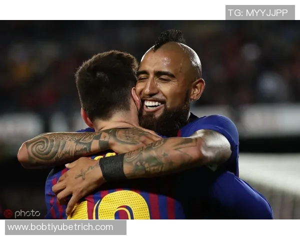 梅西与切特里在孟买球场亲切握手展现友谊与尊重