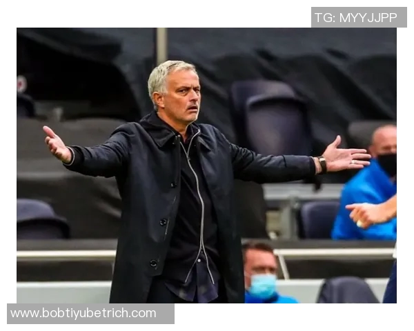 爱德华兹被罚点球后情绪激动返回更衣室怒喊去TMD罚球引发热议 爱德华兹被罚点球后情绪激动返回更衣室怒喊去TMD罚球引发热议