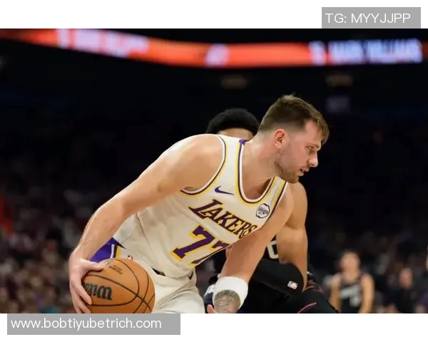 雷迪克透露东契奇全力参与训练里夫斯因脚踝不适仅部分参与